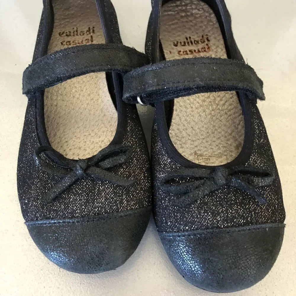 Girls’ Glitter Mary Janes (EUC)‎